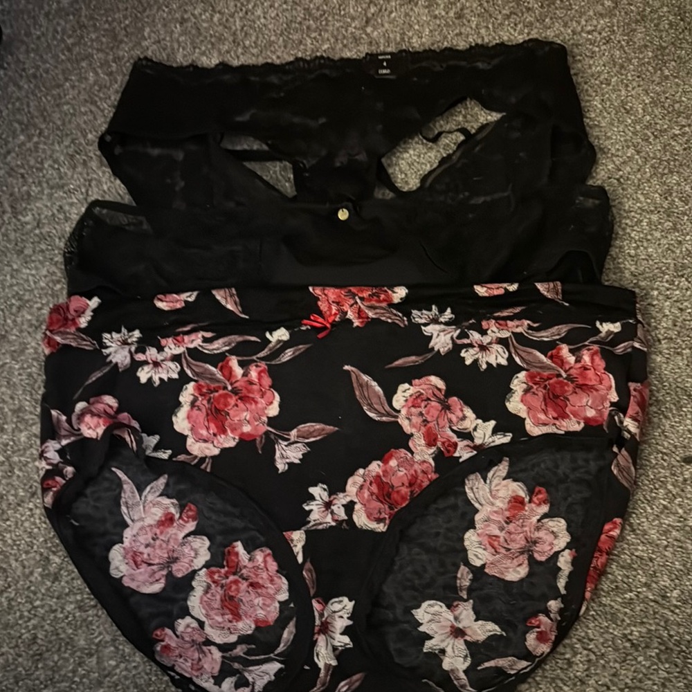 Floral Lace Women's Intimates Set - Black and Pink